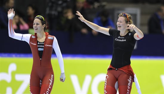 Marrit Leenstra (links) en Lotte van Beek | Foto: Sander Chamid